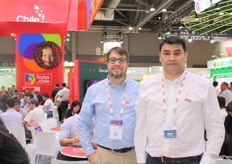 Rodolfo Hoffmann y Eduardo Reyes de Mitexport en el pabellón de Frutas de Chile.