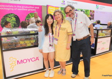 Josefina Mena en el stand de Moyca, especialistas en producción, envasado y comercialización de uvas españolas.