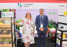 Rosa Mingorance gerente de exportación y José Ignacio Medina departamento de exportación del Grupo Hortofrutícola Hortiberia en el pabellón de España.